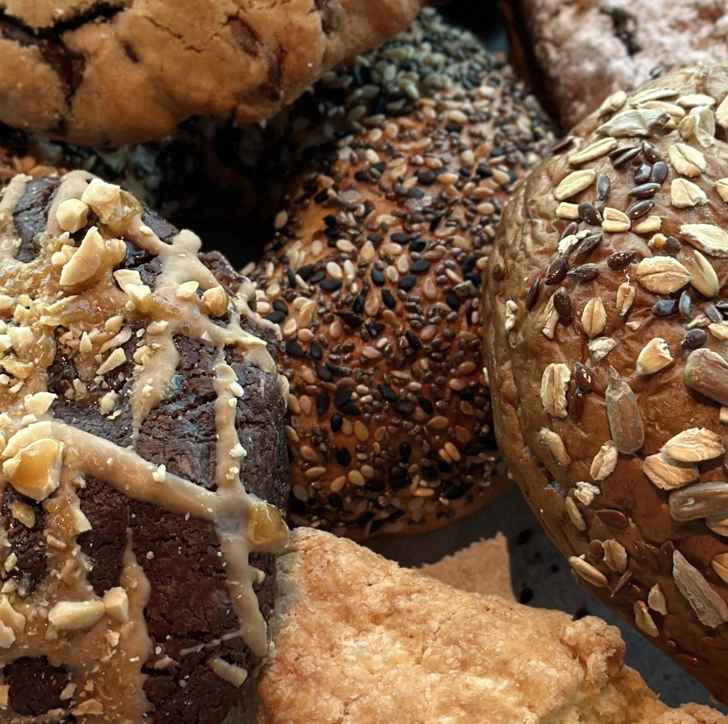 PASTRIES & BAGELS
