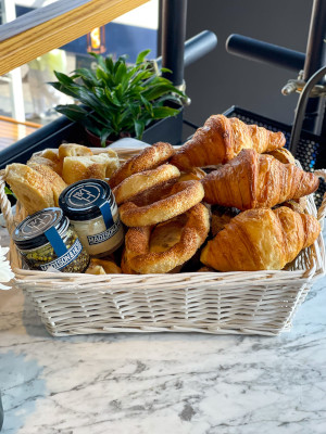 Medium Bread Basket (Serves 6 to 8)