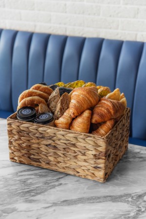 Large Bread Basket (serves 8 to 12)