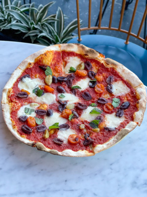 Cherry Tomato & Kalamata Pizza 
